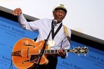 Zemřel průkopník rock’n’rollu Chuck Berry, bylo mu 90 let.