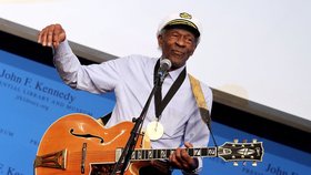 Zemřel průkopník rock’n’rollu Chuck Berry, bylo mu 90 let.