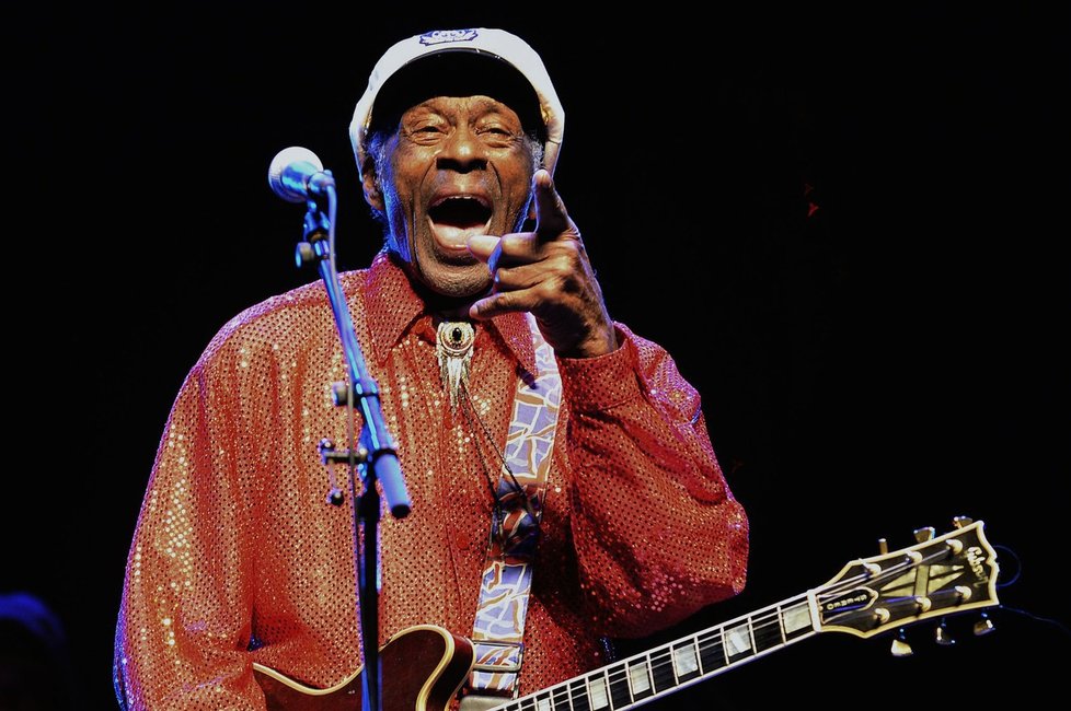 Zemřel průkopník rock’n’rollu Chuck Berry, bylo mu 90 let.