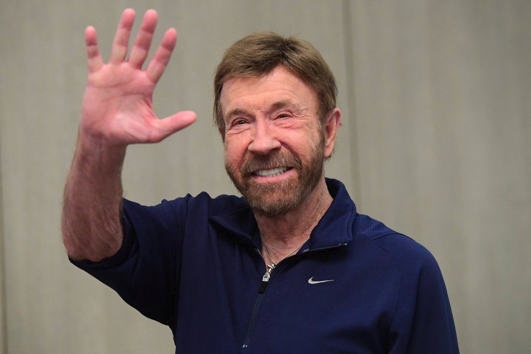 Nenašli jste své datum narození? Pak je tu Chuck Norris, který se narodil v roce 1940 a všechny roky předtím i potom. Vyniká ve všech sportech