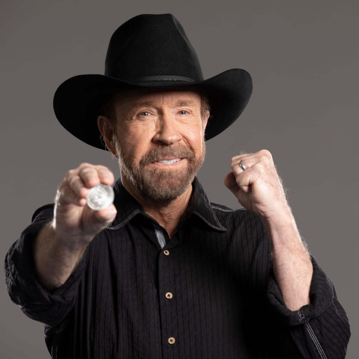 Chuck Norris ovládá řadu bojových umění, dvě vymyslel.