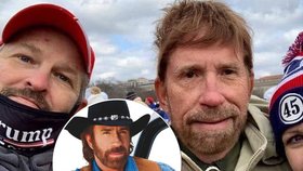 Selfie z protestů před Kapitolem. Muž uprostřed je nápadně podobný Chucku Norrisovi.