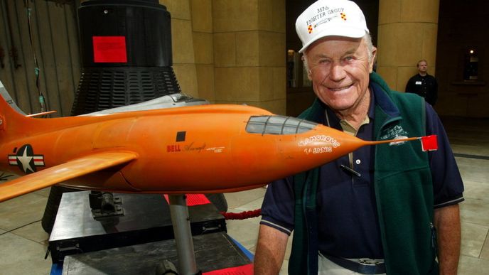 V 97 letech zemřel pilot Chuck Yeager, který jako první překonal rychlost zvuku.