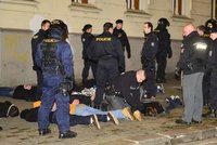 V Janově se strhla hromadná bitka: Na místě zasahovali policisté