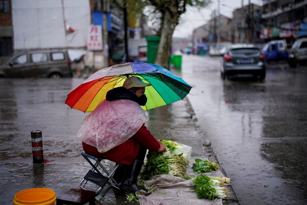 Život v čínské provincii Chu-pej se po ukončení uzavření začíná vracet do normálu. (27. 3. 2020)