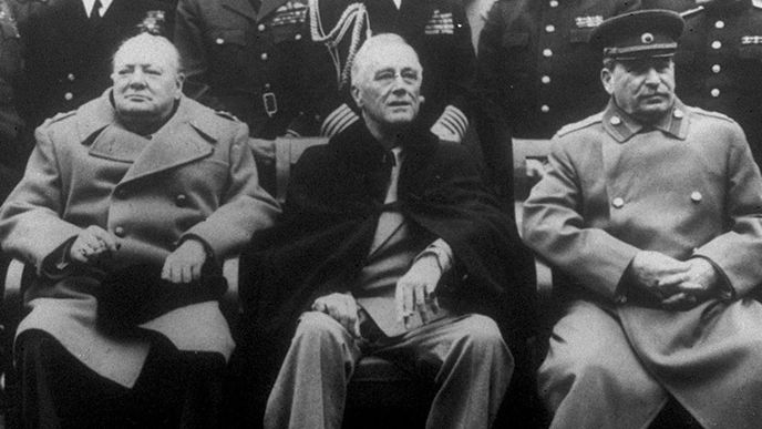 Churchill, Roosevelt a Stalin na jaltské konferenci 4. února 1945