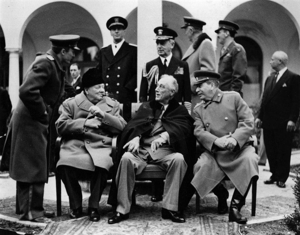 Churchill, Roosevelt a Stalin na jaltské konferenci 4. února 1945