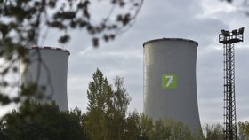 Aktivisté Greenpeace obsadili věž elektrárny Chvaletice