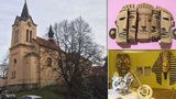 Papírový harley i opravdová lavice: Chvalský zámek vystavuje tak trochu jiné „vystřihovánky“