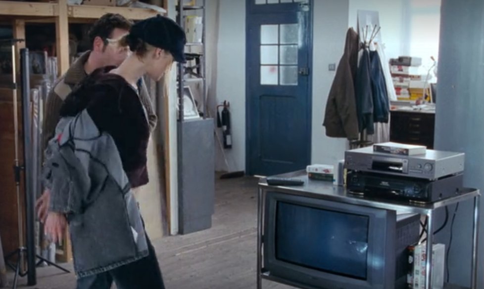 Chyby ve filmu Láska nebeská: Juliet a krabička s koláčem