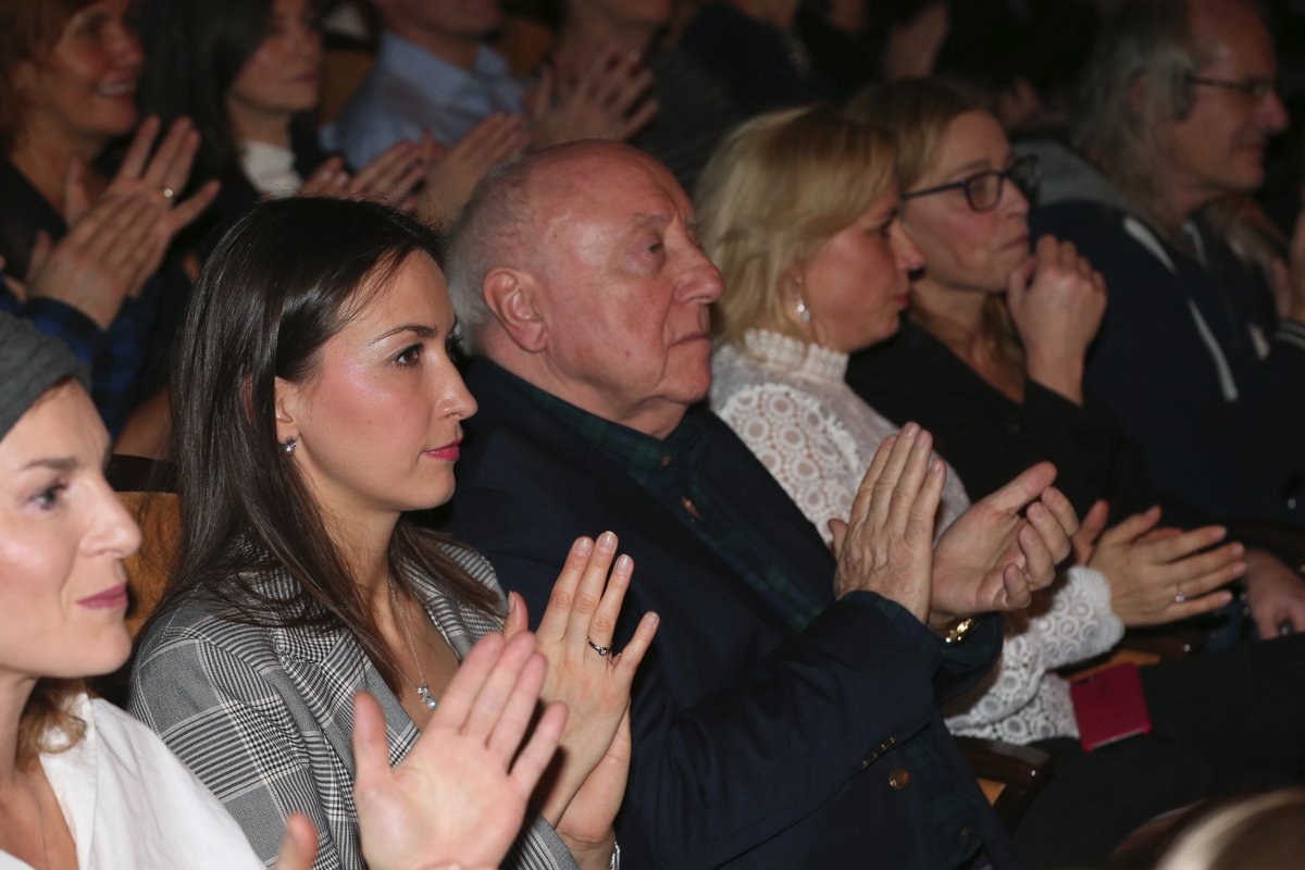 Felix Slováček (75) se s přítelkyní Lucií Gelemovou (36) podívali na film a podle potlesku se jim líbil.