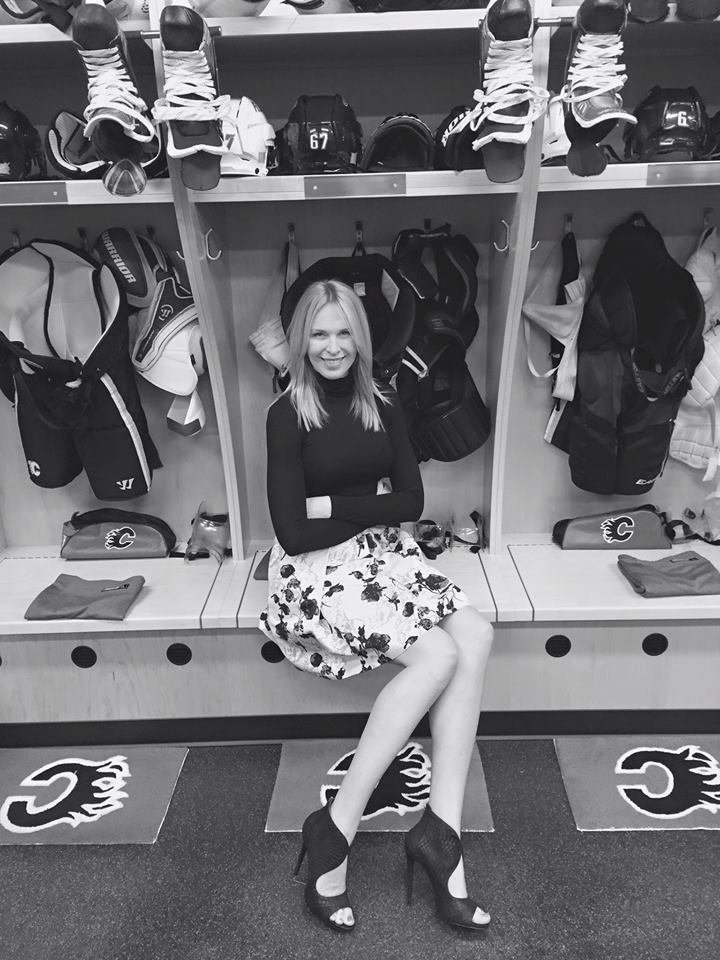 Diana Kobzanová v hokejové kabině