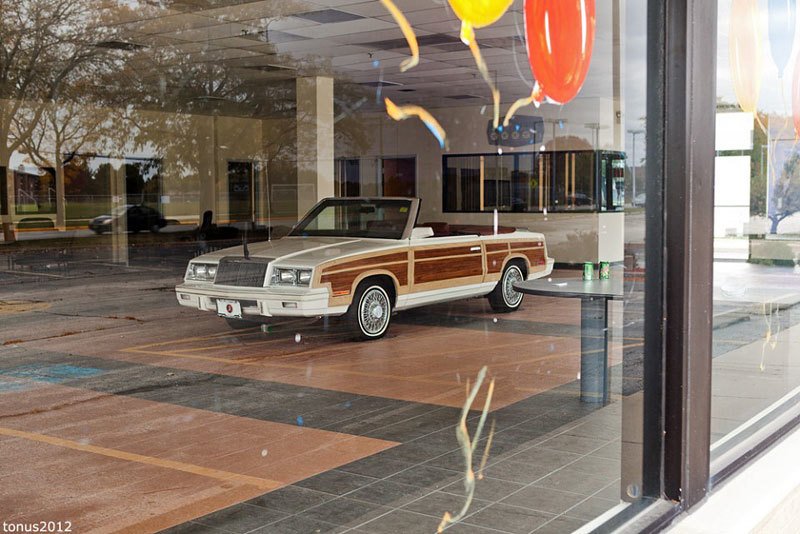 Prodejna s posledním kabrioletem Chrysler LeBaron