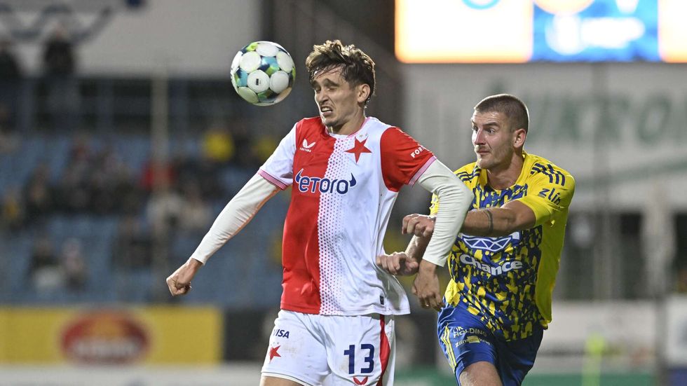 Zleva Mojmír Chytil ze Slavie a Jakub Černín ze Zlína