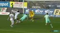Karviná - Slavia: Penalta? Traoré strčil a kopl do Chytila, ten soupeře tahal za dres