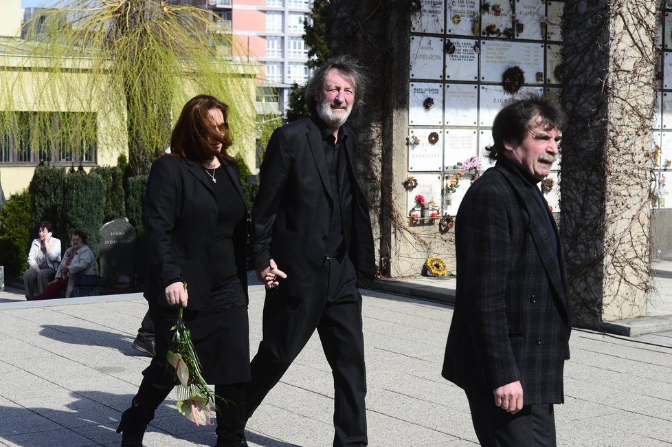 Bolek Polívka dorazil do strašnického krematoria aby se rozloučil s Věrou Chytilovou.