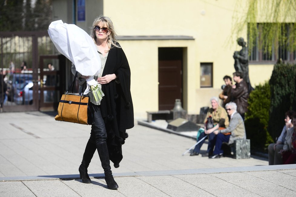 Dorazila i Bolkova bývalá žena Chantal Poullain.