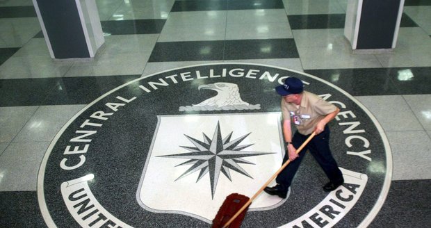 CIA se dokáže vydávat za ruské hackery, tvrdí WikiLeaks