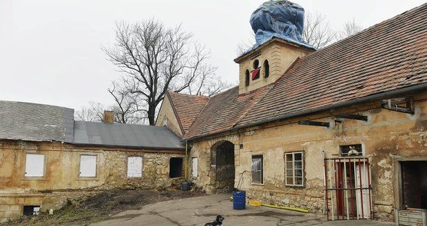 Usedlost Cibulka, jejíž historie sahá do 14. století, je dlouhou dobu neudržovaná.