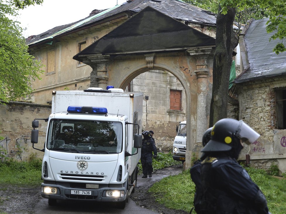 Policie zasahovala proti squatterům v usedlosti Cibulka v Praze