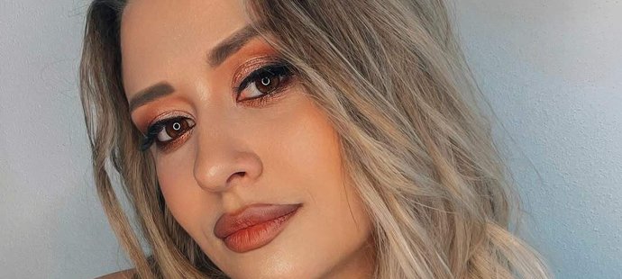 Irina je Dominičinou kamarádkou, dokonce manželům někdy hlídá děti.