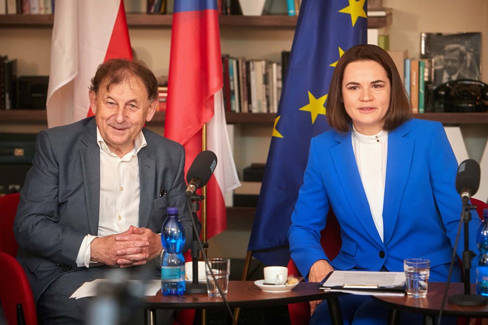 Lídryně běloruské opozice Svjatlana Cichanouská a Michael Žantovský v Knihovně Václava Havla (8. 6. 2021)