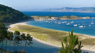 Místo pro romantiky. To jsou španělské ostrovy Cíes plné úchvatných výhledů