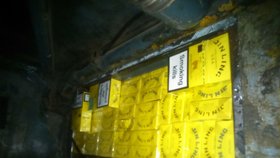 V autobusu z Ukrajiny našli celníci pašovaný alkohol a cigarety.
