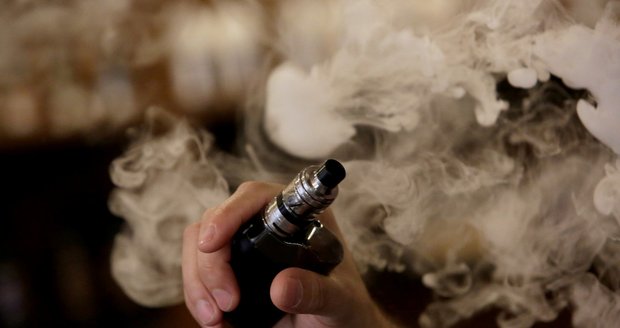 E-cigarety zabily už 13 lidí. Nemocných záhadnou chorobou raketově přibývá
