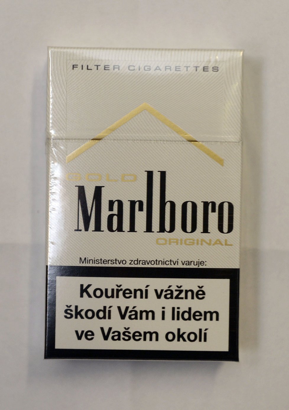 Konec „hezkým“ cigaretám: Drastické obrázky na krabičkách i v ČR