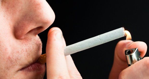Vězni si už cigaretu v Británii nezapálí