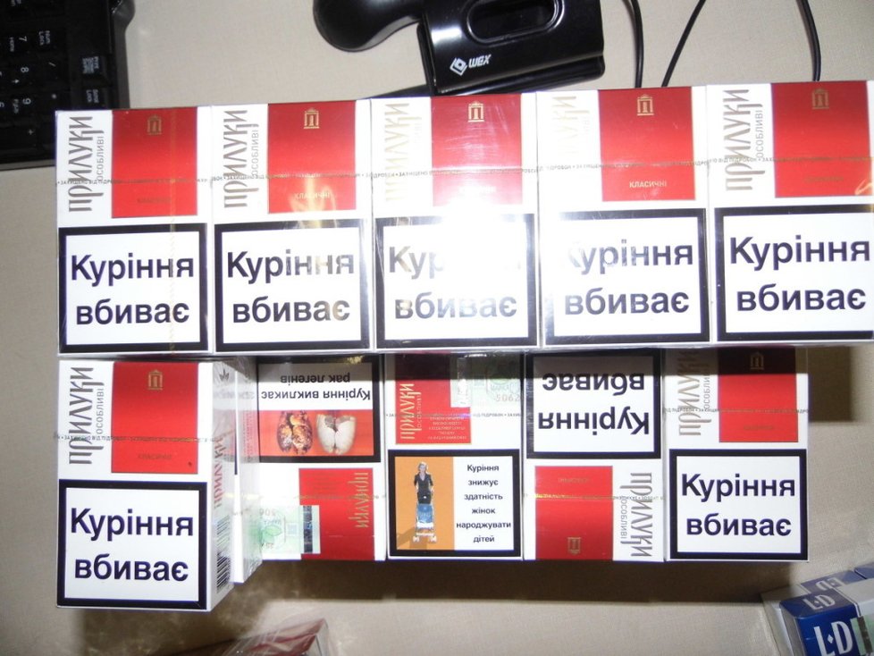 Muži se pokoušeli přes hranice převézt víc než 11 000 kusů cigaret různých značek.