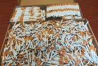 Filutové na legální lince vyráběli nelegální cigarety: Stát obrali o 15 milionů