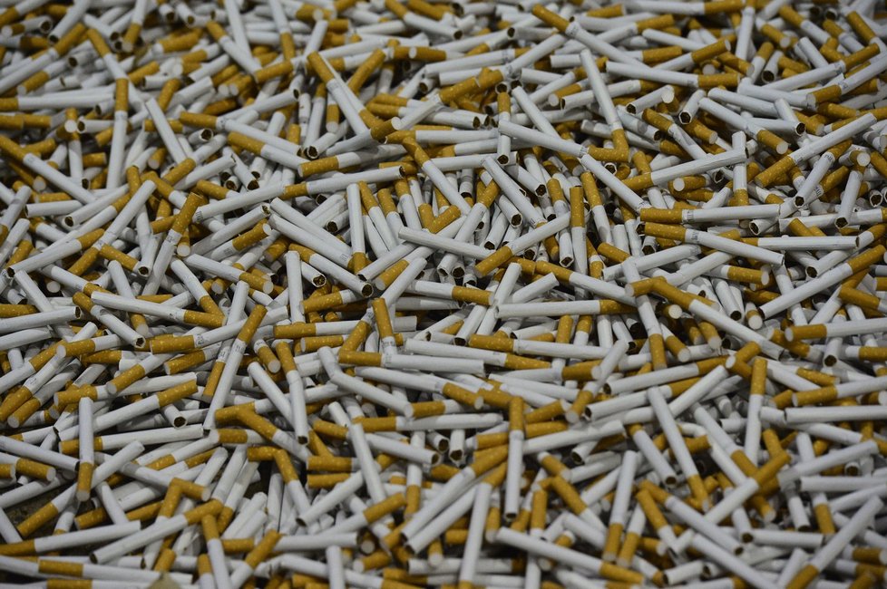 Celní správa zlikvidovala 118 milionů zabavených cigaret a 180 tun tabáku. Zboží pocházelo od pašeráků a nelegálních výrobců.