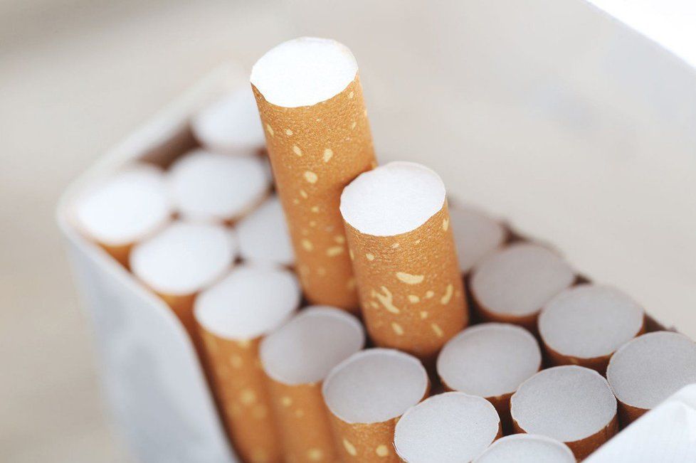 Jako kuřák můžete s cigaretou v ruce strávit i 25 dní ročně