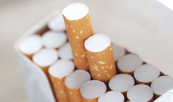 Prodejcům cigaret hrozí milionové pokuty