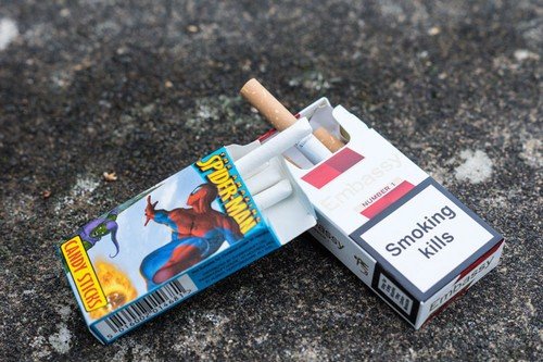 Krabička cigaret se kvůli daňovému balíčku zdraží až o 13 korun.