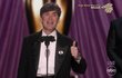 Cillian Murphy vynesl speciální brož, která odkazuje na Oppenheimera. Cillian Murphy vynesl speciální brož, která odkazuje na Oppenheimera.