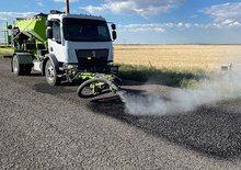 Mobilní stroj zalepí výtluk za dvě minuty. Praha má vlastní mikrovlnné řešení