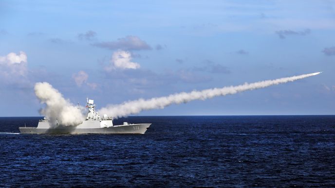 Čína v poslední době uspořádala sérii vojenských cvičení na svém pobřeží, včetně manévrů v průlivu, který odděluje čínskou pevninu od ostrova Tchaj-wan. (ilustrační foto)