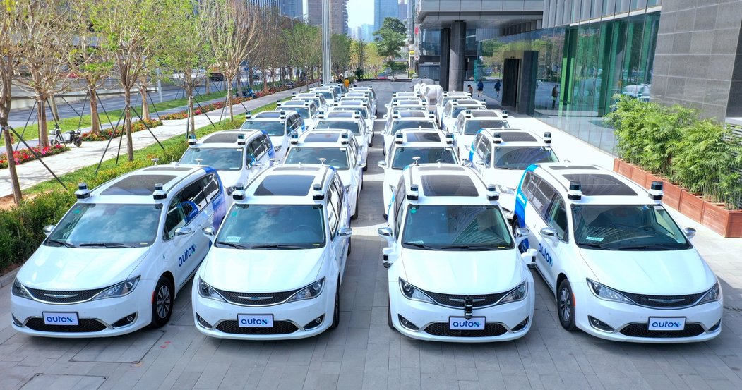 Autonomní automobily bez řidiče čínské společnosti Auto X