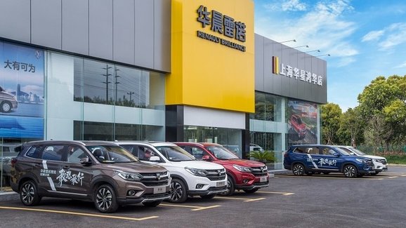 Čína povolí plné zahraniční vlastnictví výroby osobních automobilů