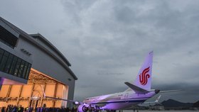 Čínská společnost China Aircraft Leasing Group Holdings pozastavila svou zakázku na sto letadel Boeing 737 MAX, dokud nedostane záruky ohledně jejich bezpečnosti.