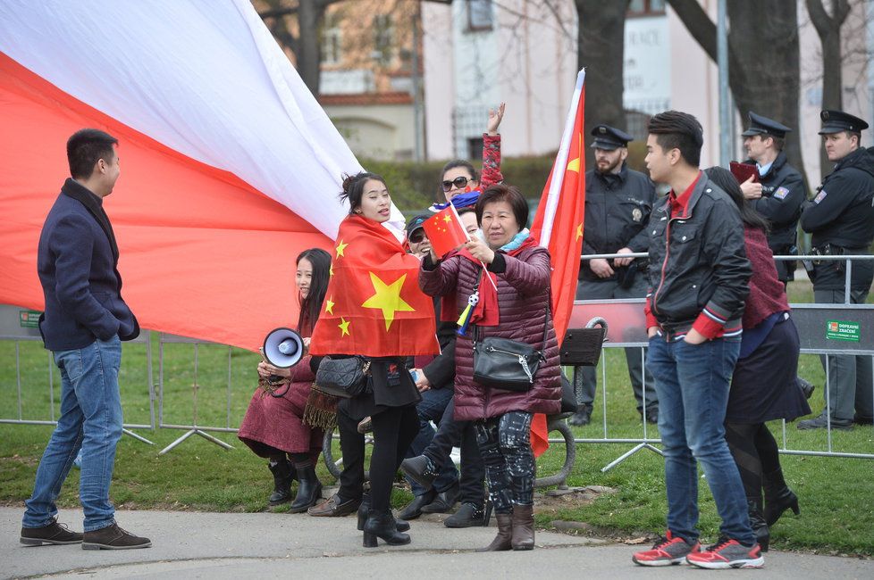 Podporovatelé čínského prezidenta Si Ťin-pchinga v Praze