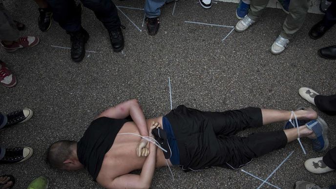 Důkaz - čínská vláda terorizuje demonstranty v Hongkongu