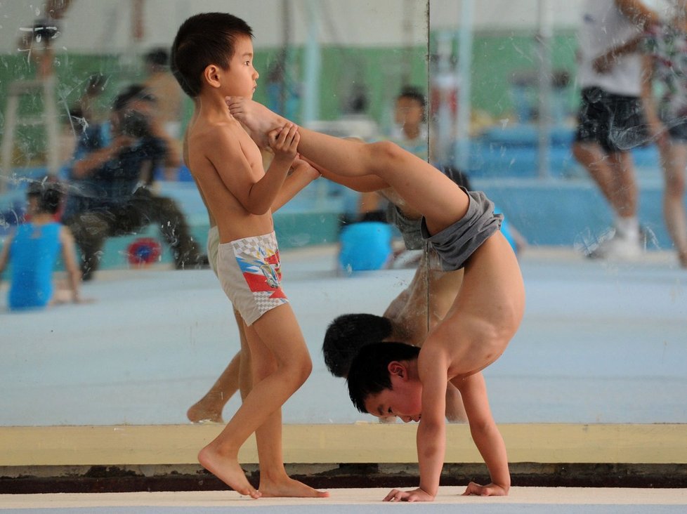 Tak to vypadá v čínských gymnastických školách...