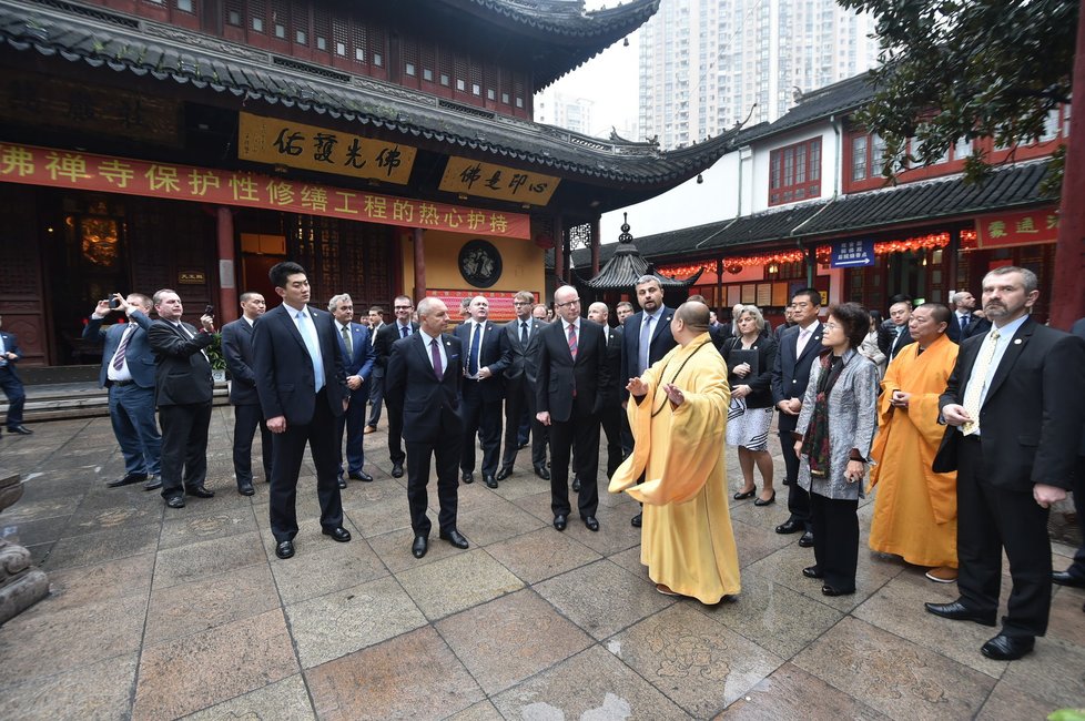 Z celé Číny zapůsobila na premiéra Bohuslava Sobotku podle jeho slov návštěva buddhistického kláštera. (Archivní foto)