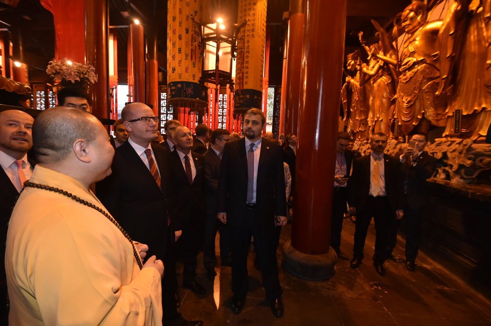 Z celé Číny zapůsobila na premiéra Bohuslava Sobotku podle jeho slov návštěva buddhistického kláštera. (Archivní foto)