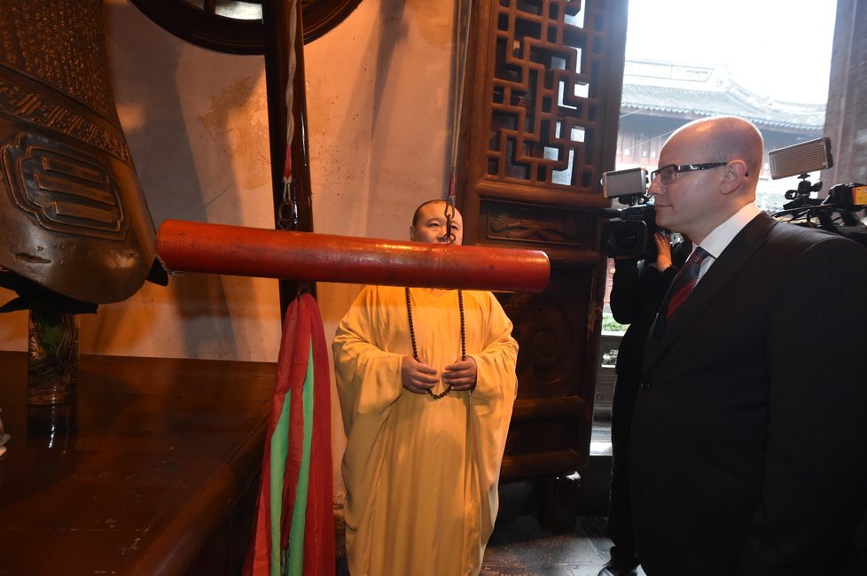 Z celé Číny zapůsobila na premiéra Bohuslava Sobotku podle jeho slov návštěva buddhistického kláštera. (Archivní foto)