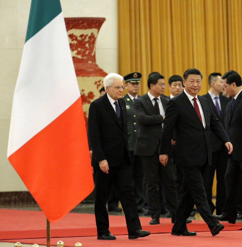Čínský prezident Si Ťin-pching se svým italským protějškem Sergiem Mattarellou